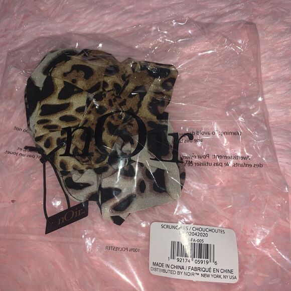Leopard Print Hair Scrunchies - Picture 2 of 3